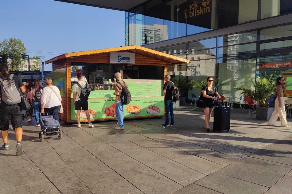 Betroffen war die "Sanfur Falafel &amp; More"-Hütte auf der Prager Straße.