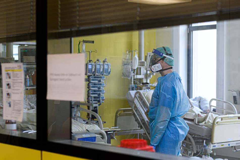 Die Krankenhäuser sind durch Corona hoch belastet (Symbolfoto).