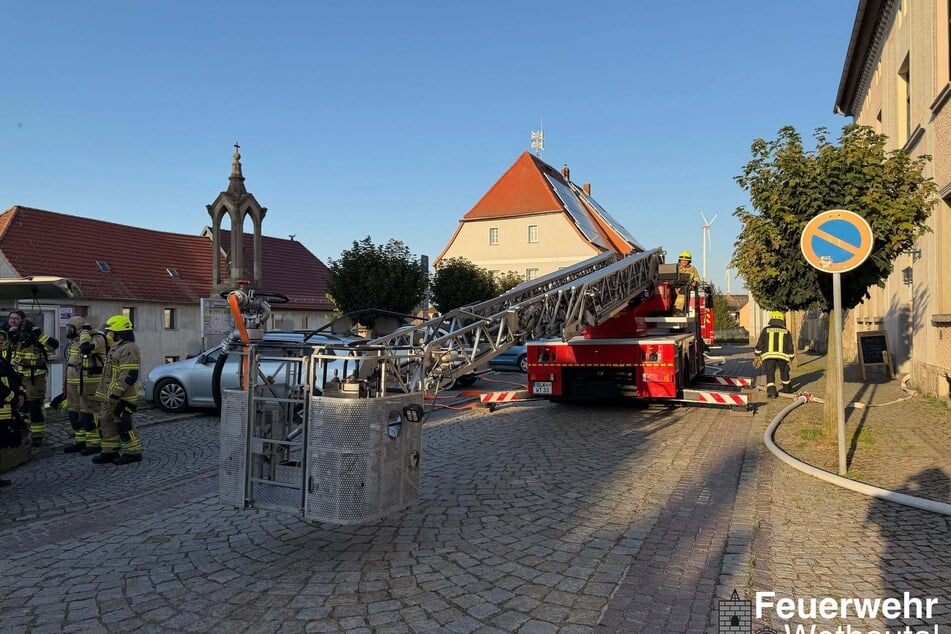 Kräfte der Feuerwehr löschten die Flammen.