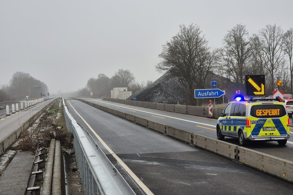 Die A59 wurde nach dem Bombenfund am Montagmittag in beide Richtungen gesperrt.