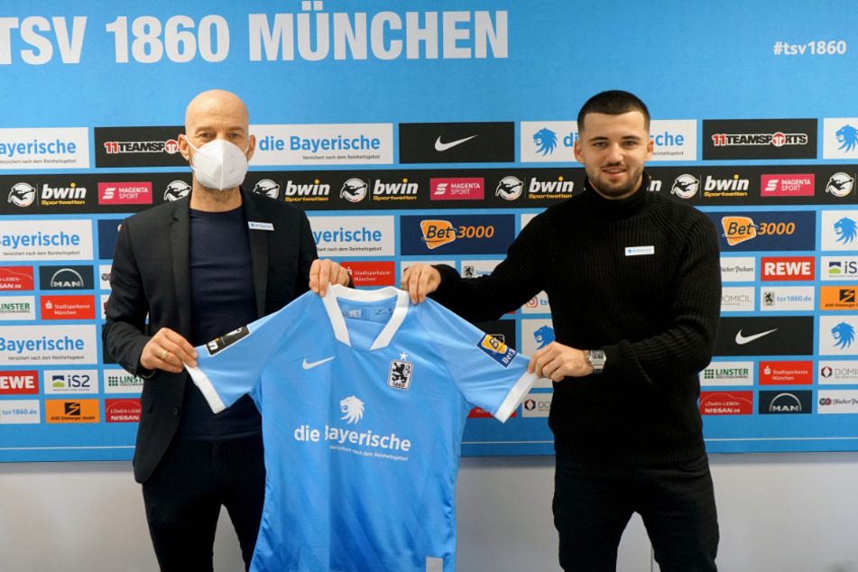 Keanu Staude (24, r.) und TSV-Geschäftsführer Günther Gorenzel (49) bei der Vorstellung des Spielers im Winter.