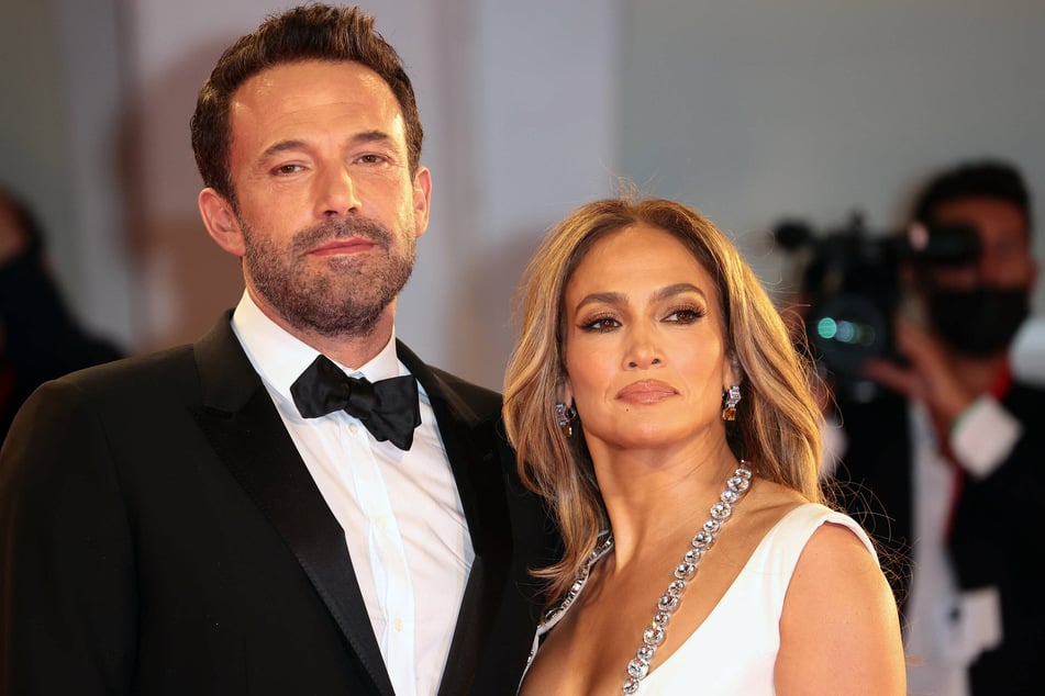 On Sunday, Jennifer Lopez (r) and Ben Affleck (l) gave their first joint interview since their reunion.