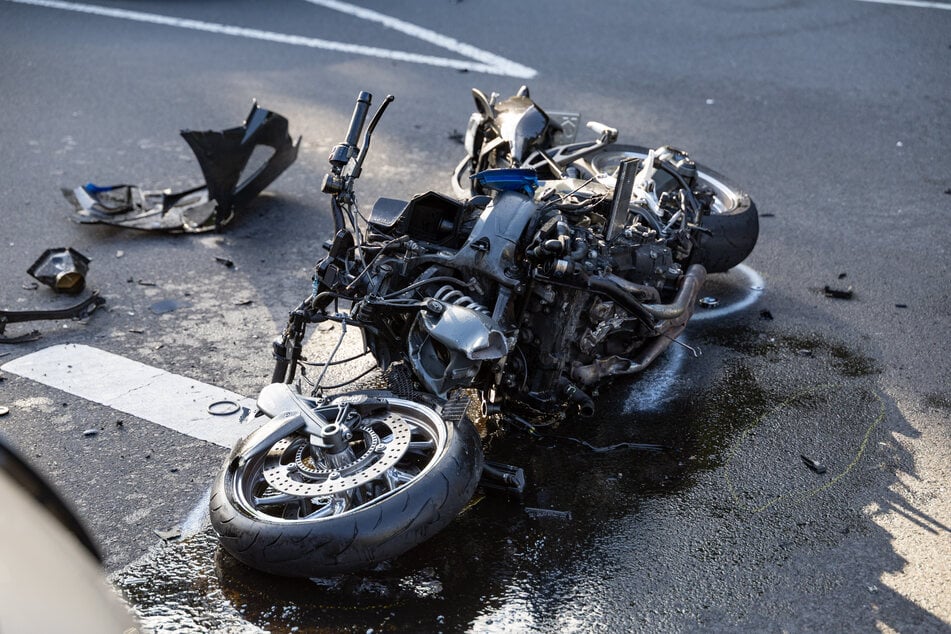 Das Motorrad wurde völlig zerstört.