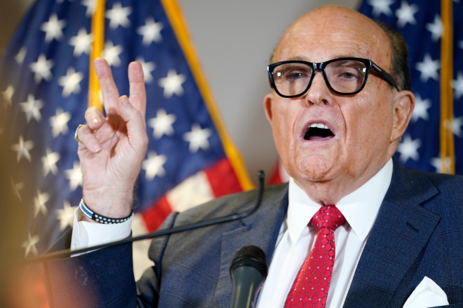 Rudy Giuliani spricht während einer Pressekonferenz im Hauptquartier des republikanischen Nationalkomitees.
