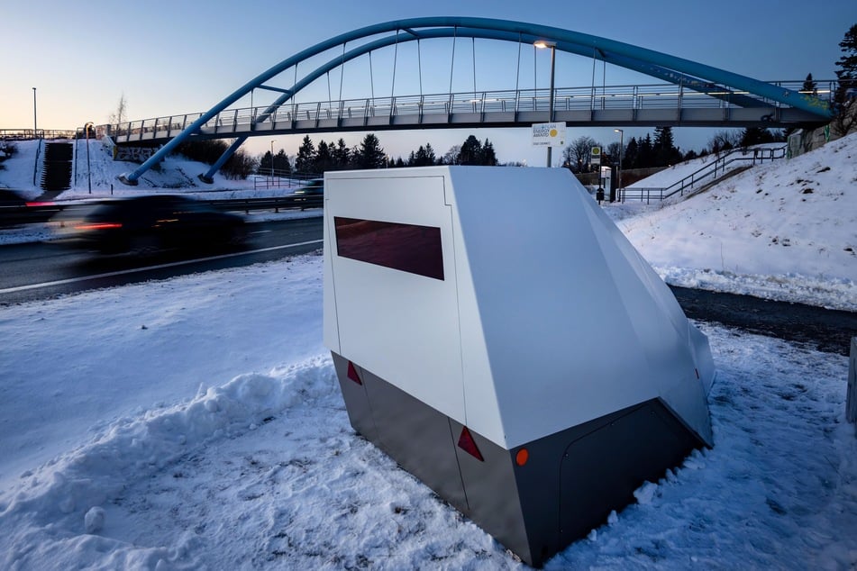 "Weißer Freund" wird der neue Superblitzer an der Zschopauer Straße beinahe liebevoll in den sozialen Medien genannt.