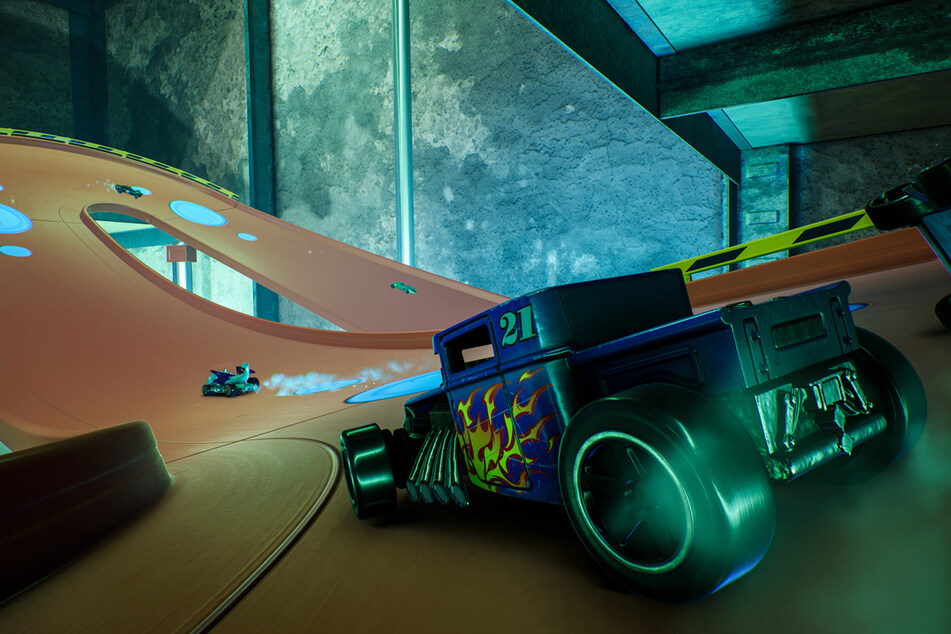 Die Original Hot-Wheels-Klassiker auf übertrieben großen Spielzeugstrecken? Immer her damit.
