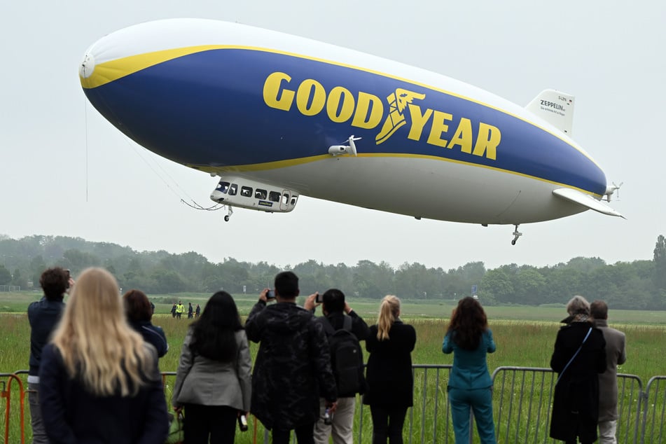 Größer als eine Boeing 747: Neuer Zeppelin startet Linienflüge über Rhein und Ruhr