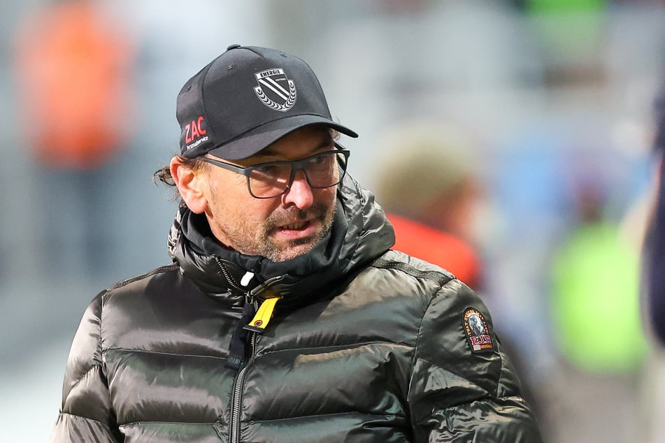 Energie-Trainer Claus-Dieter Wollitz war am Dienstagabend die verbale Zielscheibe vieler BFC Dynamo-Fans.