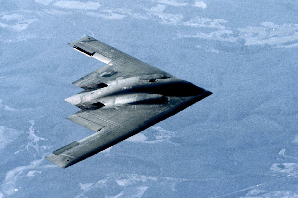 Wie der auf diesem Bild zu sehende Langstrecken-Tarnkappenbomber B-2 Spirit, ist das neue Flugzeug ein Nurflügler.
