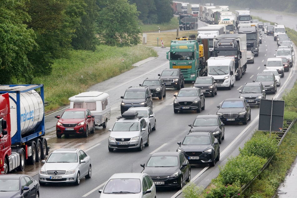 Bei einem Unfall auf der A3 bei Oberhausen ist eine 84-Jährige in der Nacht zu Donnerstag schwer verletzt worden. (Symbolbild)