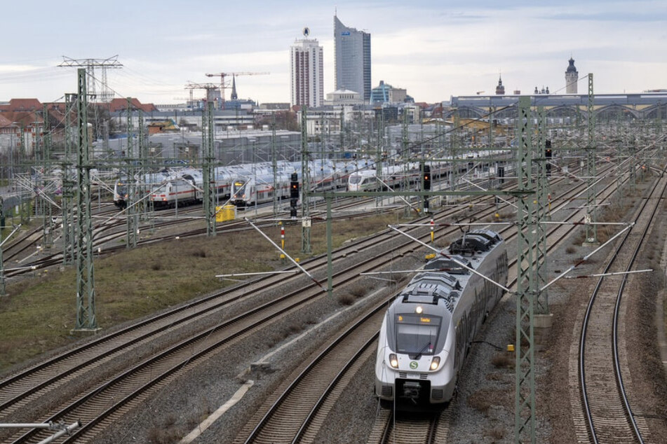 Bahn bereitet sich auf Streik-Ende vor: Vereinzelte Züge in Sachsen rollen wieder