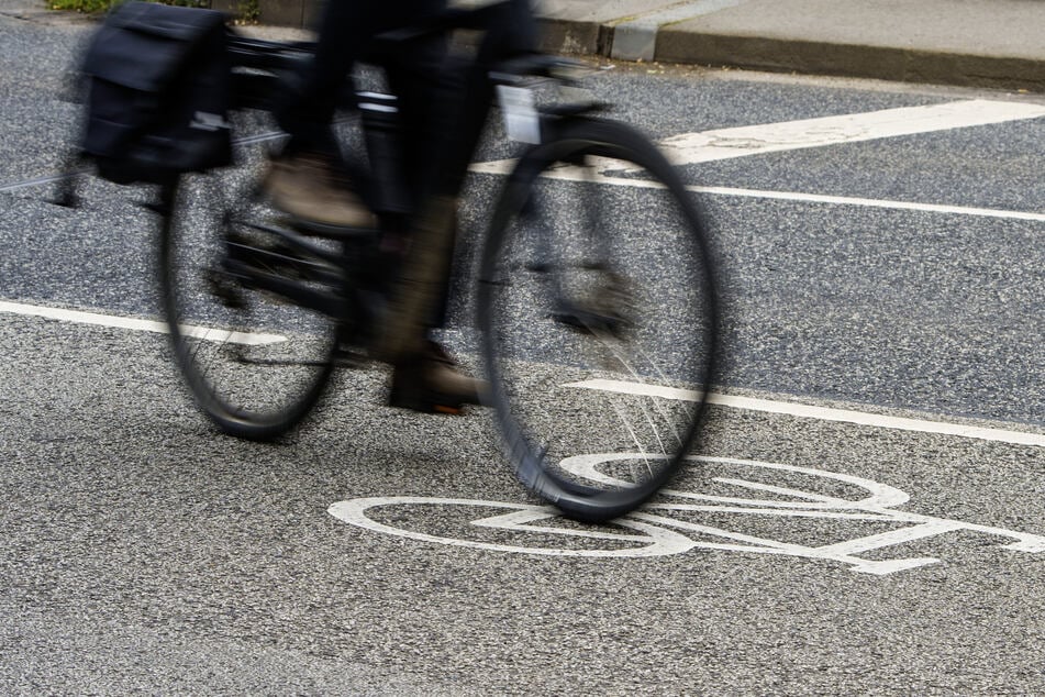 Radfahrer schwer verletzt aufgefunden - doch was ist passiert?