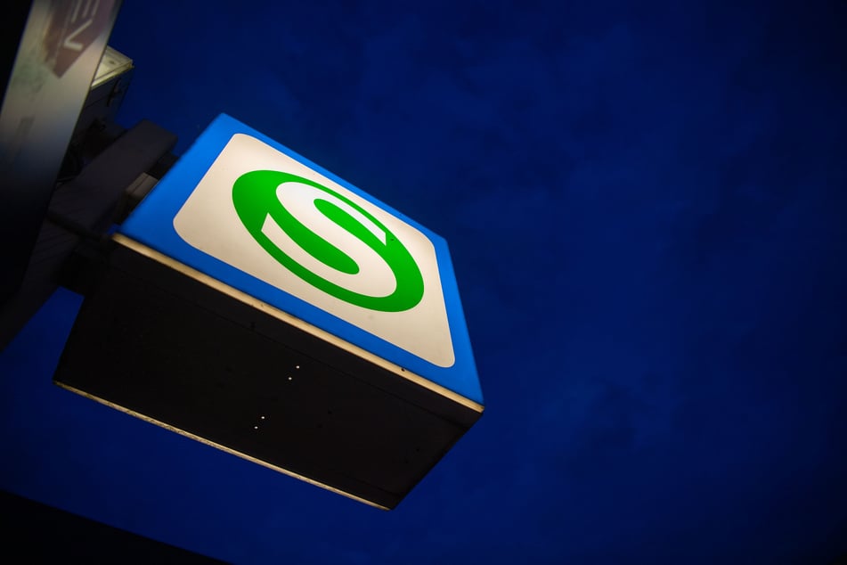 Die Schlägerei fand an der Haltestelle Hackerbrücke statt. (Symbolfoto)