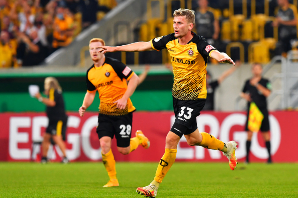 So wollen ihn die Fans gegen 1860 wieder erleben - auch wenn sie die Partie nur am TV verfolgen können. Christoph Daferner jubelt nach seinem Tor zum zwischenzeitlichen 3:0 im DFB-Pokal gegen den HSV.
