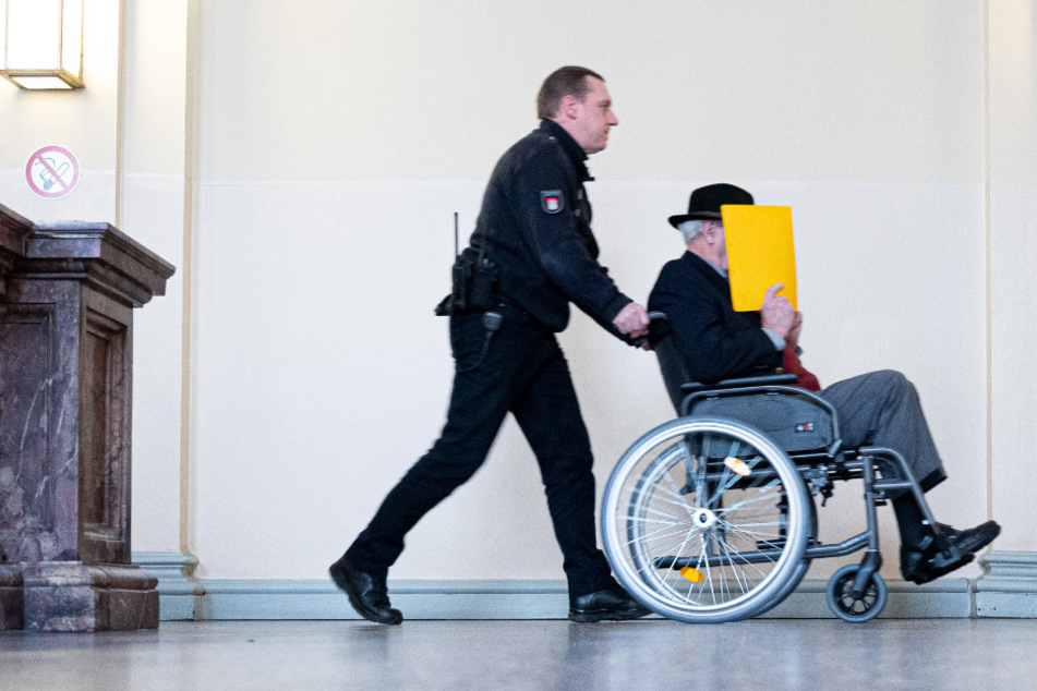 Ohne Zeugen! Prozess gegen SS-Wachmann Bruno D. geht weiter