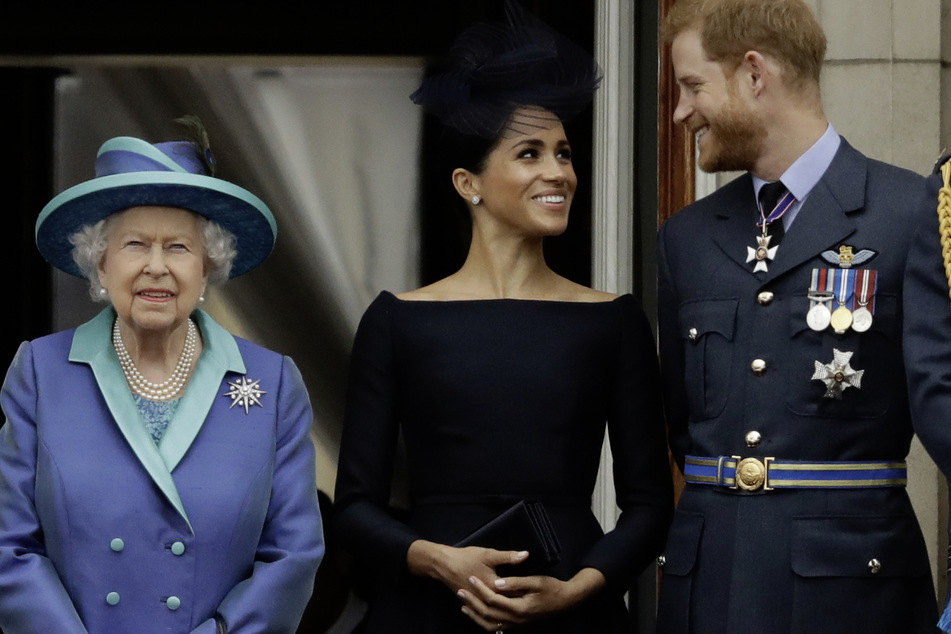 Royals eilen zum Sterbebett der Queen: Charles wollte Meghan nicht dabei haben