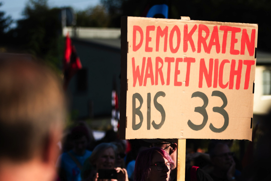 Landtagswahl in Brandenburg: AfD-Wahlparty von Protesten heimgesucht