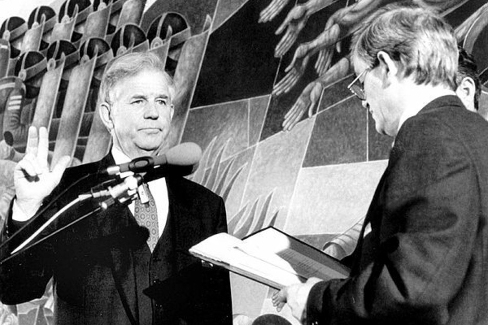 Biko bei der Vereidigung zum sächsischen Ministerpräsidenten am 8. November 1990 (links: Erich Iltgen †).