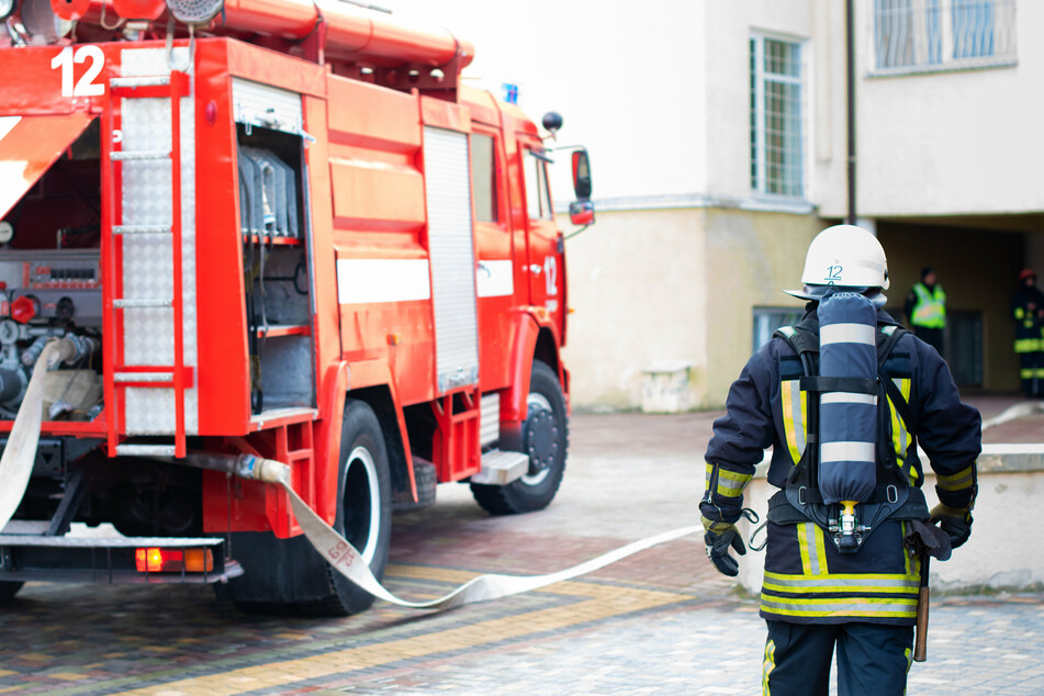 Feuerwehr birgt Frau (†74) aus brennendem Haus, doch da ist es schon zu spät