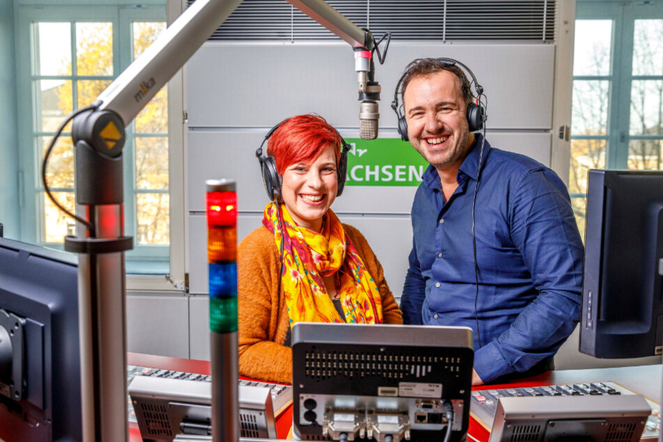 Überhaupt nicht abgehoben moderiert Silvio Zschage zusammen mit Elena Pelzer die Morgensendung.