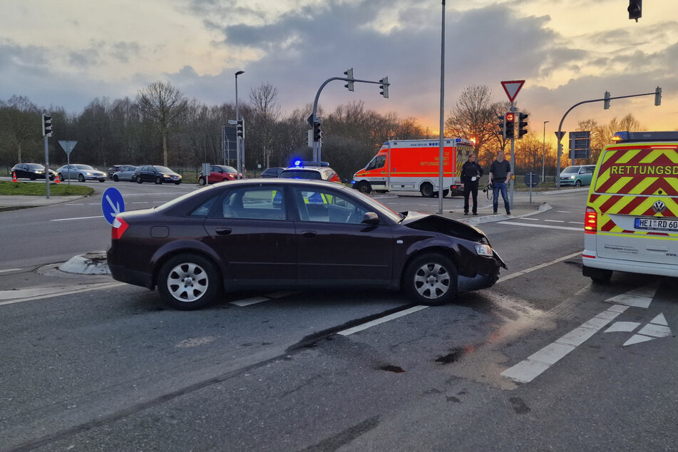 BMW-Fahrer verliert Kontrolle: Vier Verletzte in Pinneberg
