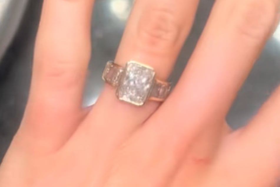 Ahora el anillo pertenece a un seguidor de la joven.