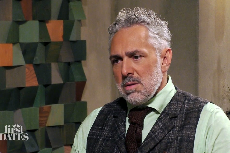 Roland Trettl (54) ist sichtlich verdutzt, als er erfährt, dass sein Gast bislang weder ein Date, noch einen Kuss hatte.