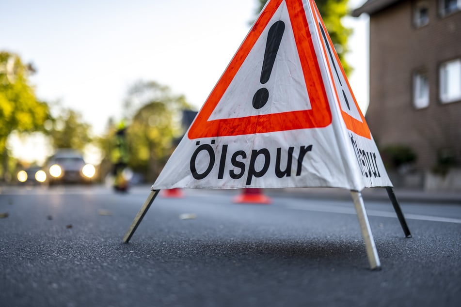 Öl auf der Straße führte am Dienstag zu Verkehrschaos in Spandau. (Symbolfoto)