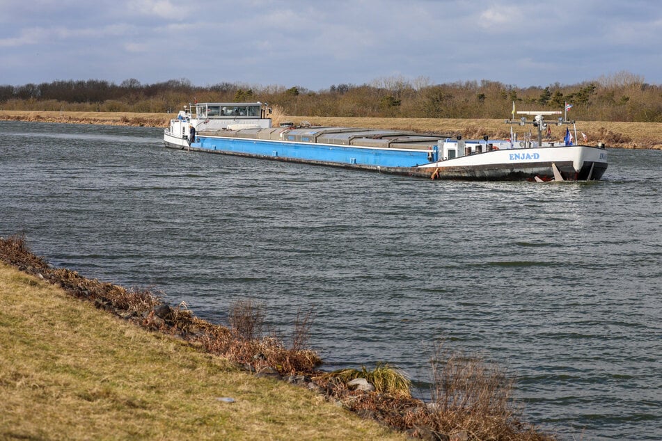 Betrunken in der Schleuse: Güterschiff braucht Ersatz-Kapitän