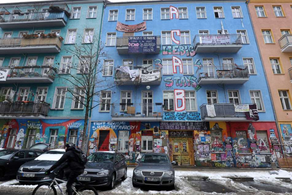 Um das Gebäude Rigaer Straße 94 tobt bereits seit Jahren ein Gerichtsstreit zwischen Behörden und linksautonomen Bewohnern.
