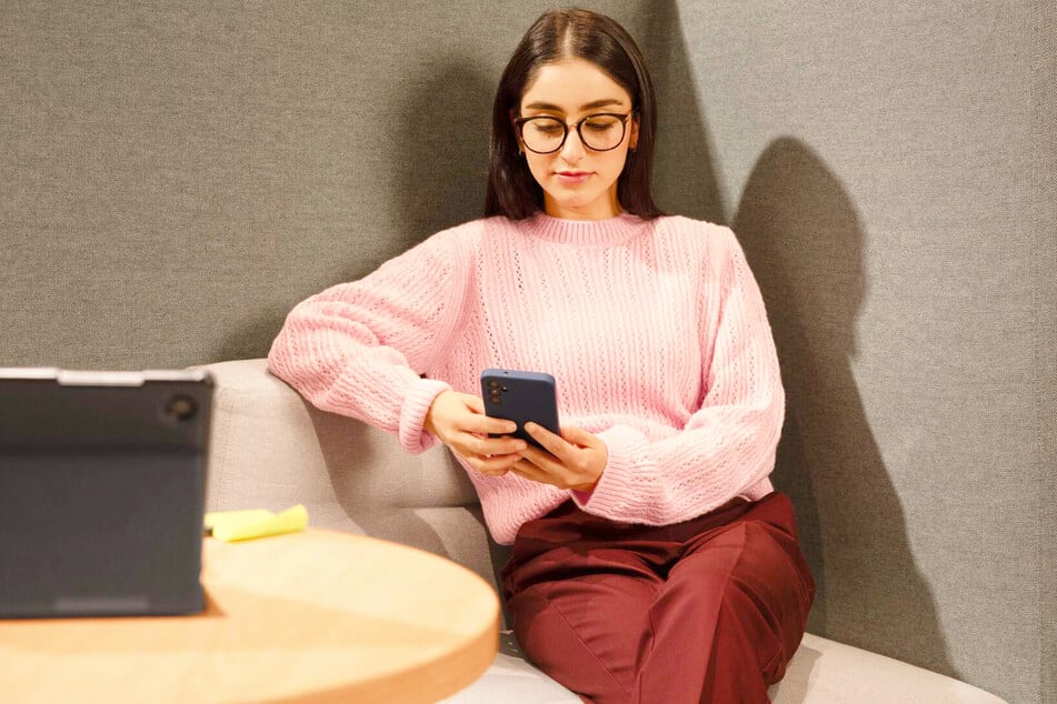 Ally ist jederzeit auf dem Smartphone bereit, wenn Unterstützung benötigt wird.
