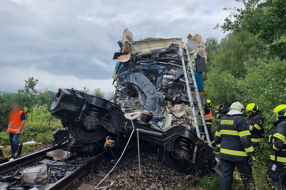 Schweres Zugunglück in Tschechien: Mindestens drei Tote, dutzende Verletzte