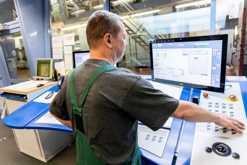 In der Druckerei der DDV Mediengruppe werden E-Servicetechniker (m/w/d) gebraucht.