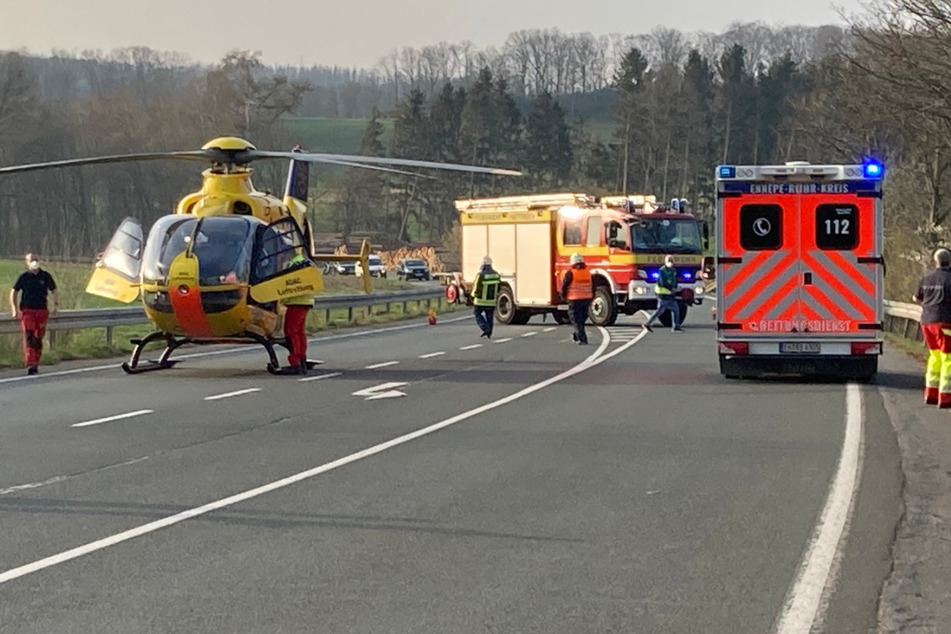 Die beiden verletzten Zweirad-Fahrer wurden zur weiteren Versorgung jeweils mit dem Helikopter in eine Spezialklinik geflogen.