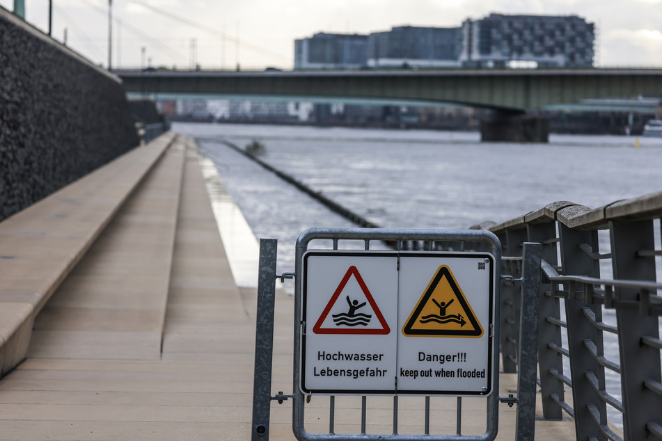 Der Pegel des Rheins steigt seit einigen Tagen wieder an. Grund zur Sorge gibt es laut Stadt Köln jedoch nicht.