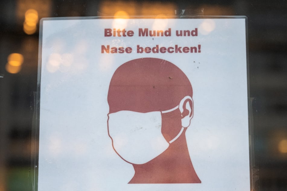 Eine flächendeckende Maskenpflicht gibt es in Deutschland trotz vieler Corona-Fälle aktuell nicht.