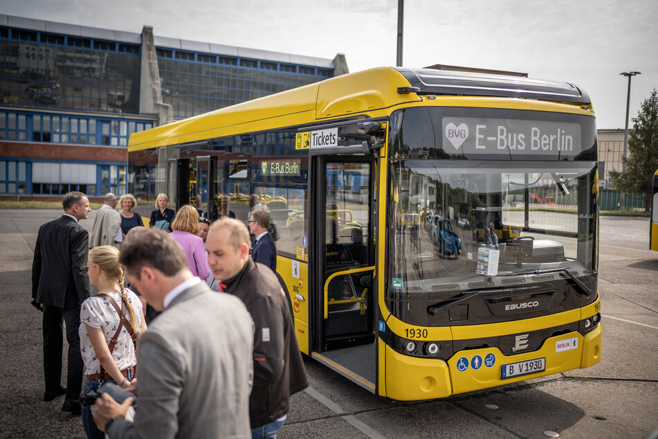 50 neue Elektro-Gelenkbusse für Berlin - die meisten sind aber erst ab 2025 im Einsatz. (Archiv)