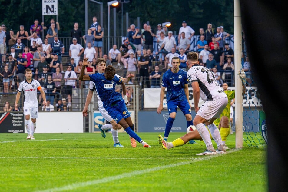 Mohamed Sylla (28, in Aktion) traf spät gegen Babelsberg und verhinderte den völligen Fehlstart.