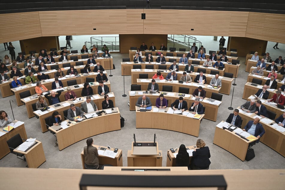 Trotz Krisenzeiten: Mehrere Hundert Euro mehr für Parlamentarier