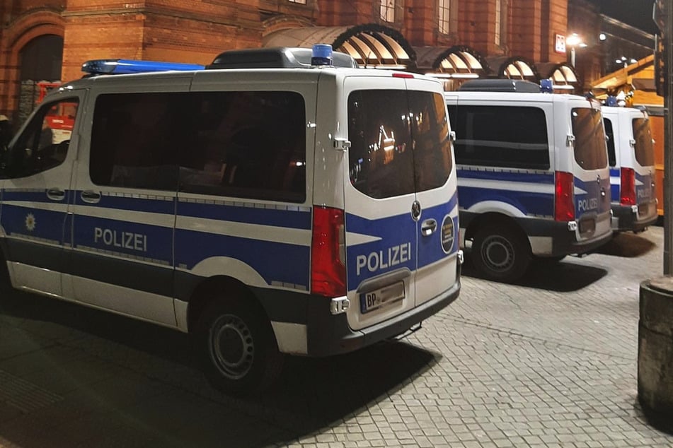 Männer duellieren sich mit Stock und Brotmesser am Hauptbahnhof