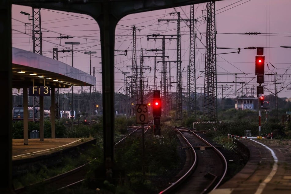 Vom 5. September bis 31. Oktober wird in NRW die Bahnstrecke zwischen Essen und Bochum gesperrt. (Symbolbild)