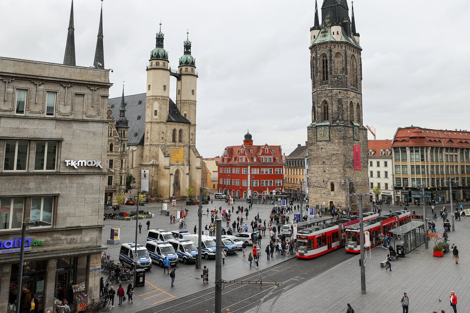Anlässlich verschiedener Gedenkveranstaltungen am Jahrestag des Terror-Anschlags von Halle (Saale) kommt es am Donnerstag zu Verkehrseinschränkungen im Stadtgebiet. (Archivfoto)