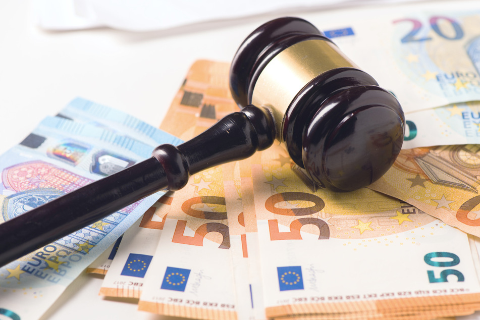Sollte sich der 41-Jährige nicht an das Gerichtsurteil halten, droht ihm eine Strafe von 10.000 Euro.