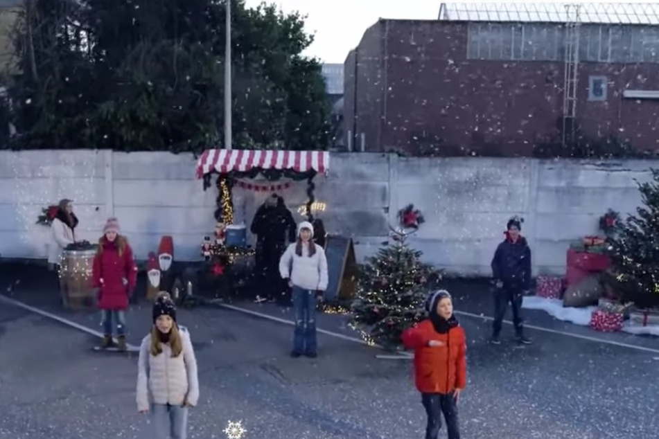 Ein Kölner Kinderchor sang das Lieg bei der Böhmermann-Sendung.