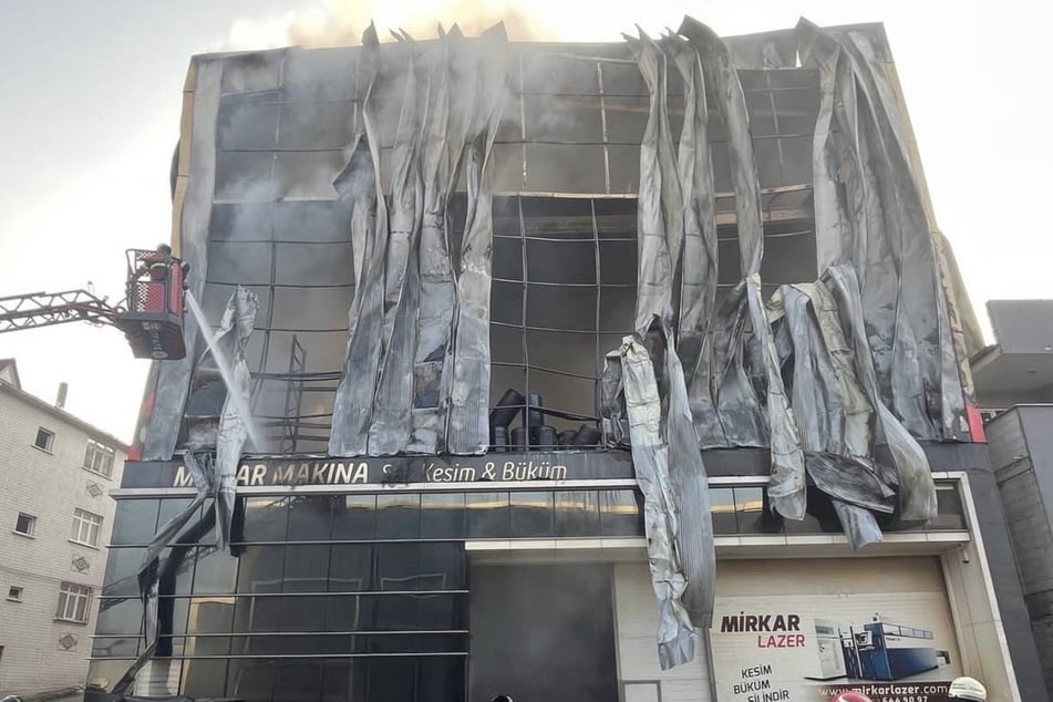 Del edificio no queda mucho, las llamas lo destruyeron por completo.