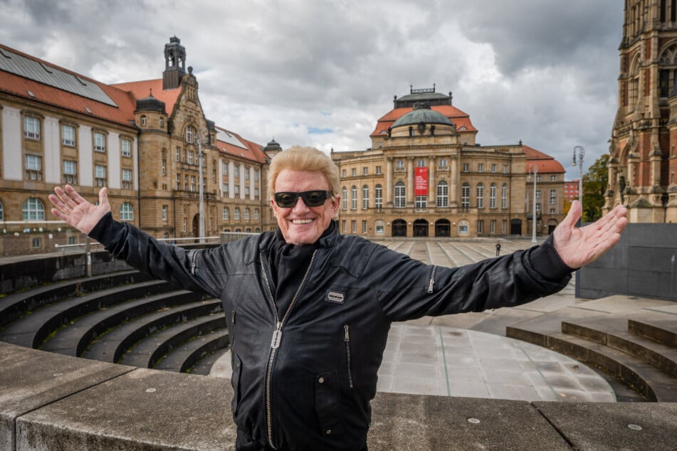 2021 war Heino (86) vor seinem Auftritt in der Stadthalle in Chemnitz unterwegs.