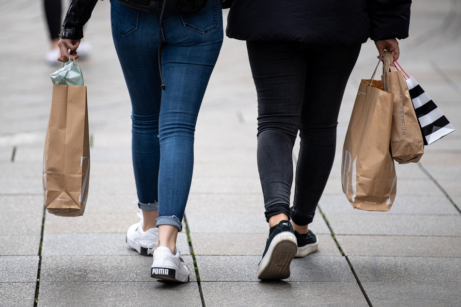 In Düsseldorf wurden Mutter (51) und Tochter (26) wegen gemeinschaftlichen Diebstahls von Kleidung verurteilt (Symbolbild).