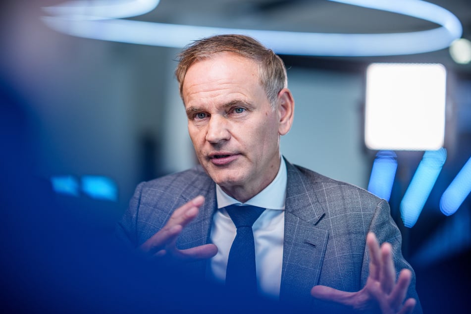 VW-Chef Oliver Blume (58) hat höhere Arbeitszeiten für seine Beschäftigten ins Gespräch gebracht.