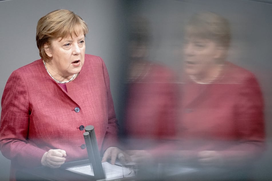 Bundeskanzlerin Angela Merkel (66, CDU) am Freitag bei der Sitzung des Bundestages.
