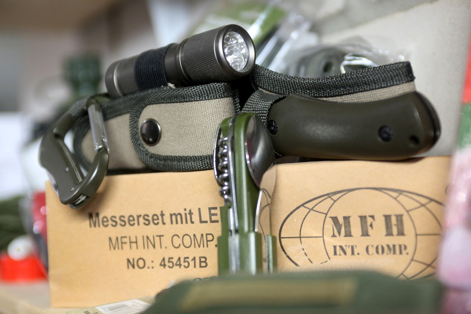 Prepper wappnen sich für das Ende der Zivilisation und horten alles, was man zum Überleben brauchen könnte - teilweise auch Waffen. (Symbolbild)